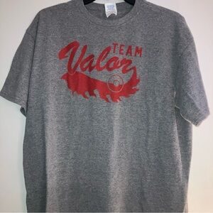 Pokemon Go! Team Valor T Shirt Men’s Size Large Grey / Red
